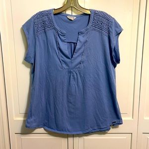 ORVIS brand Blue V neck ornate casual top SZ-XL smoke free